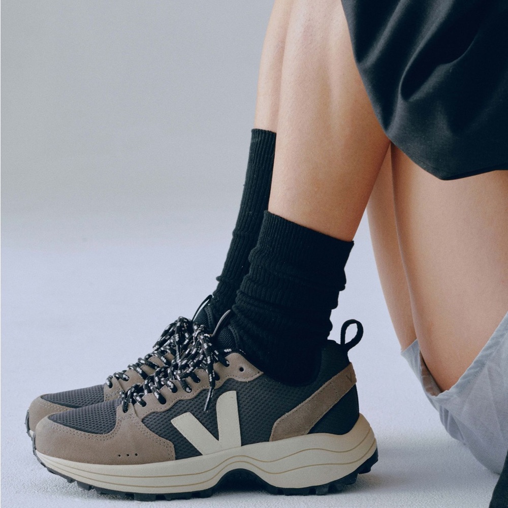 VEJA  Venturi size 8 Grafite/Moonrock Worn twice